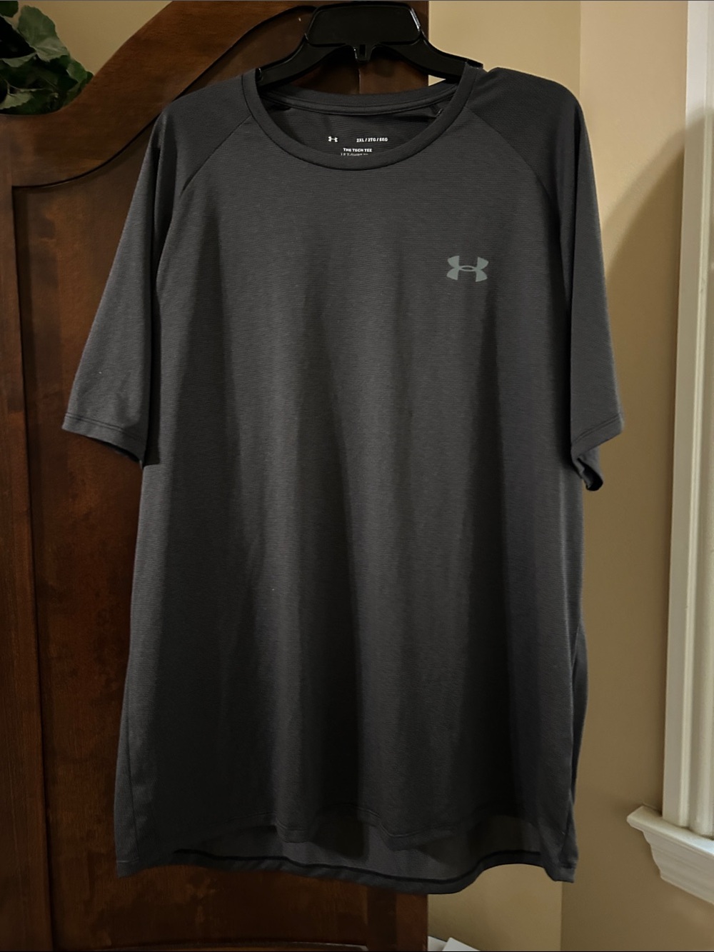 Under Armour Men’s Dark Gray Short-Sleeve Athletic Tee NWOT
